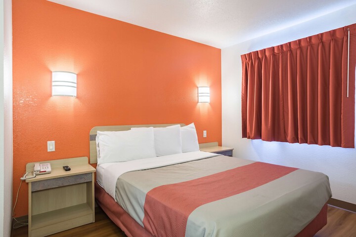 Room 33 of 34