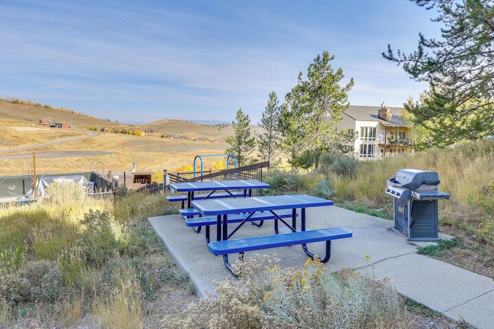 Ski-in / ski-out Granby Ranch Escape With Balcony!