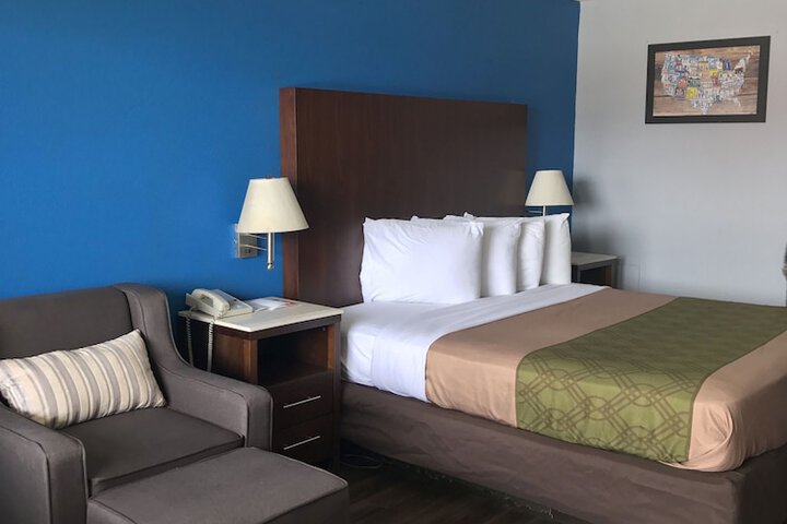 Room 28 of 69