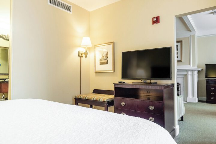 Room 8 of 40