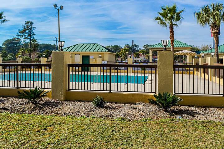 Pool 20 of 110