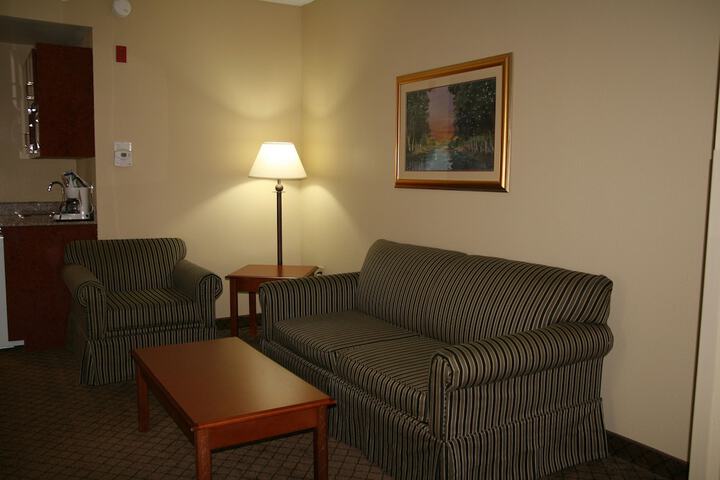 Room 25 of 38