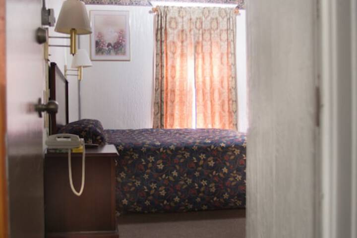 Rosemount Motel