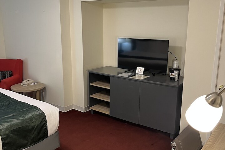 Room 13 of 42