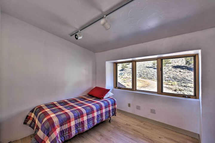 Luxe Twin Lakes House w / Mountain & Lake Views!