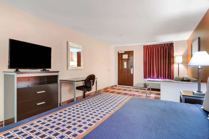 Room 10 of 29