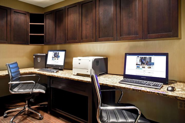 Business Center 92 of 97