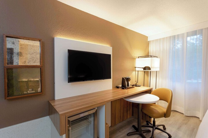 Room 29 of 38