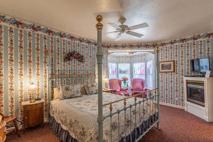 Room 6 of 94