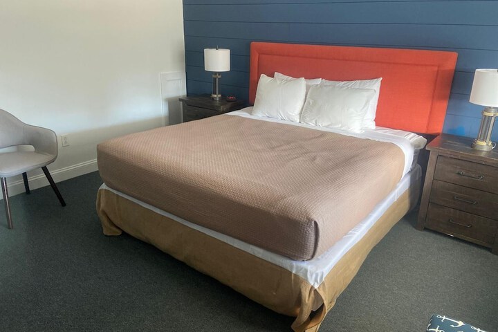 Flagship Inn and Suites