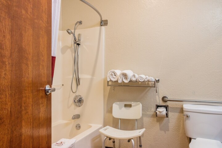 Room 15 of 33
