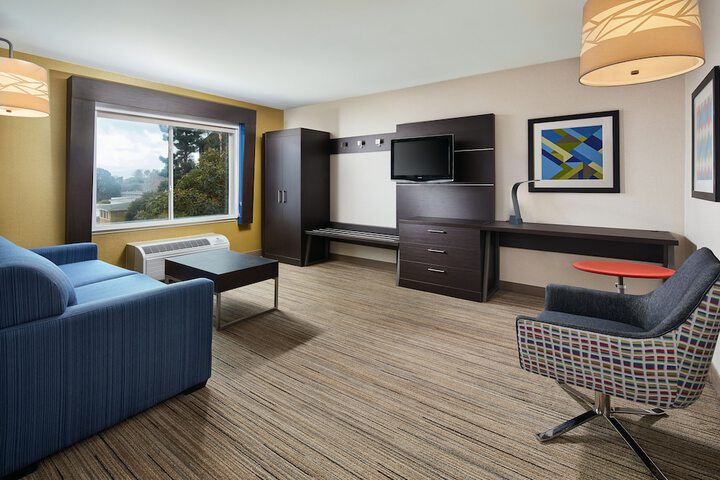 Room 12 of 27