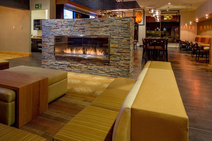 Lounge 43 of 48