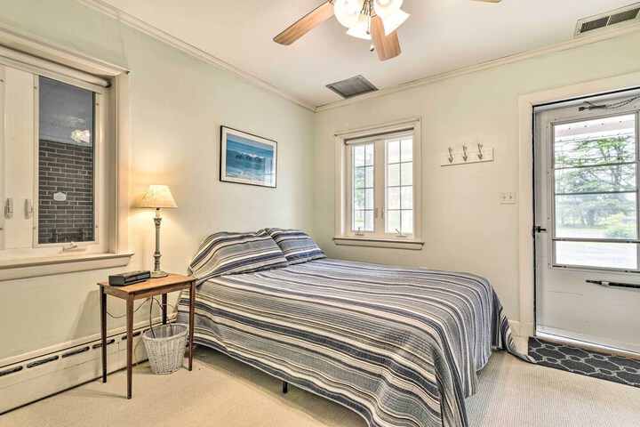 Bayfront Retreat w / Game Room + Outdoor Pool!