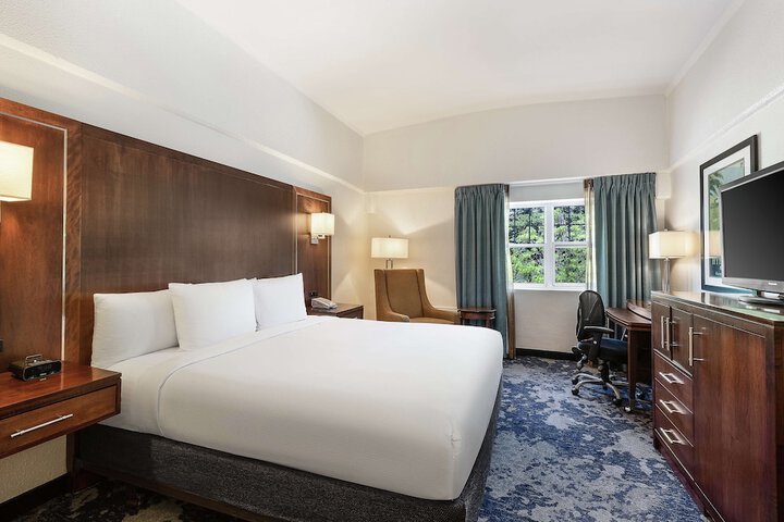 Doubletree by Hilton Cape Cod - Hyannis