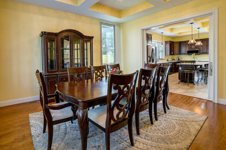 Inviting Connellsville Getaway w / Deck!