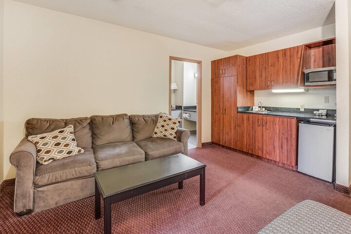 Econo Lodge Whitehall near Michigans Adventure