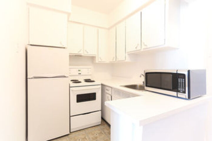 Sleek Studio in Downtown MTL by Sonder