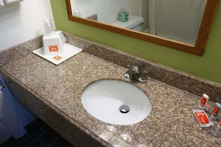 Econo Lodge Inn & Suites Pekin - Peoria Area