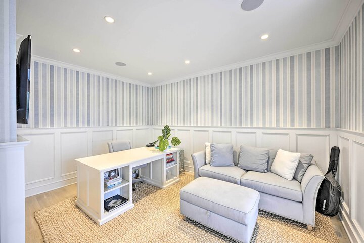 Shelter Island Retreat w / Outdoor Pool!