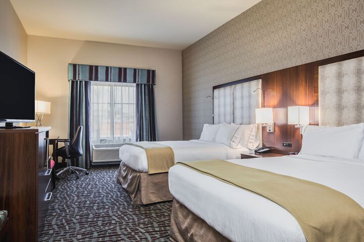 Holiday Inn Express & Suites Eureka by IHG