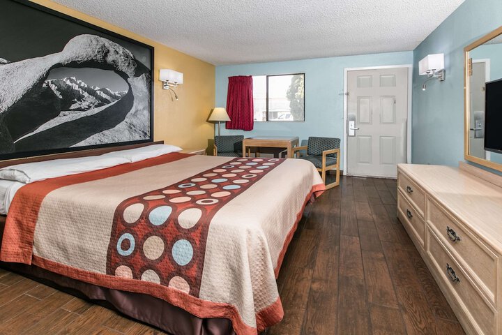 Room 8 of 30