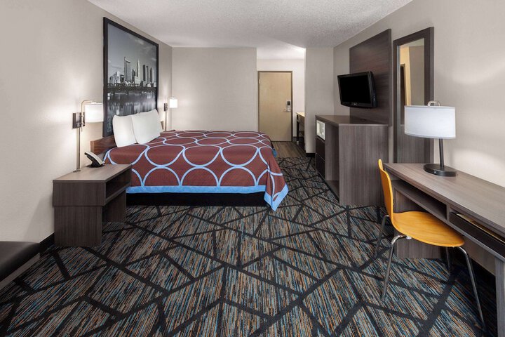 Room 12 of 26