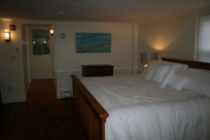 Sheas Riverside Inn & Motel