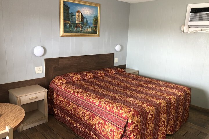Room 13 of 24