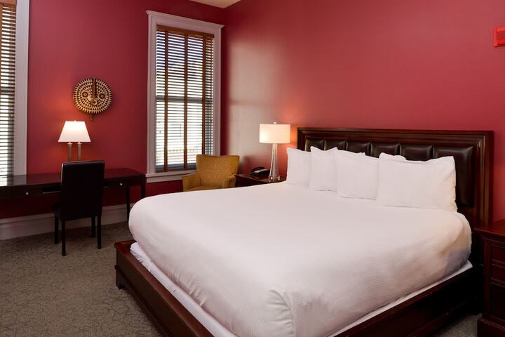 Room 105 of 148