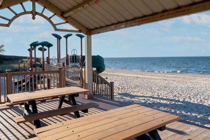 Diana Luxury Retreat: Private Beach and Vineyards