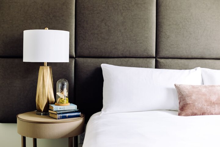 Hotel Deco Omaha Tapestry Collection by Hilton