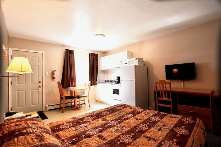 Room 6 of 12