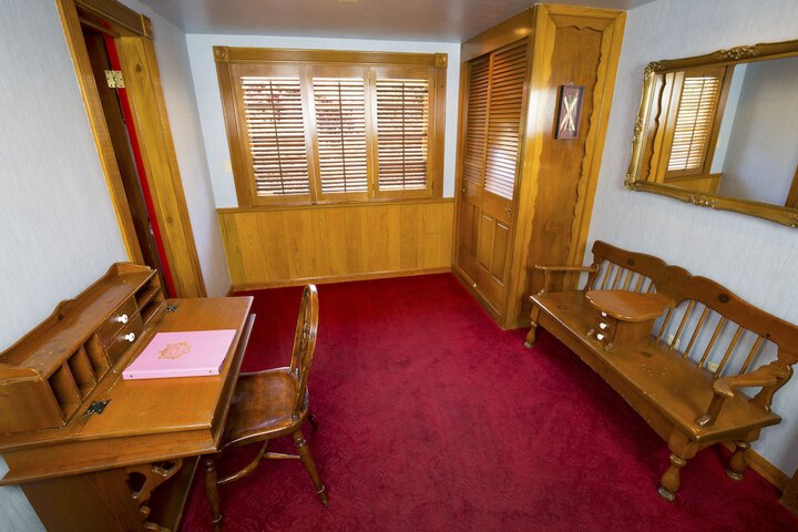 Room 232 of 461