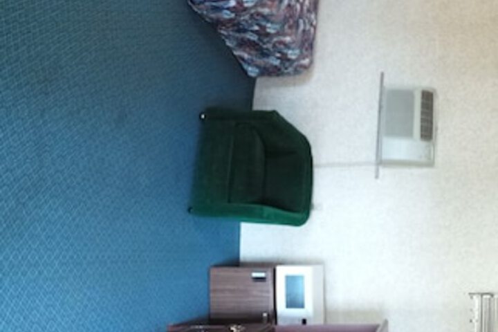 Room 17 of 32