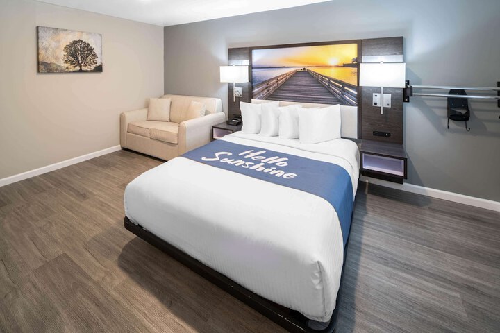 Room 9 of 26
