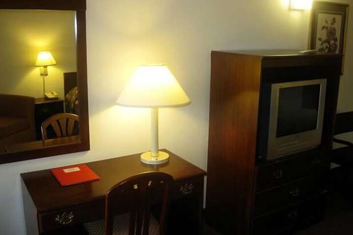 Room 8 of 16