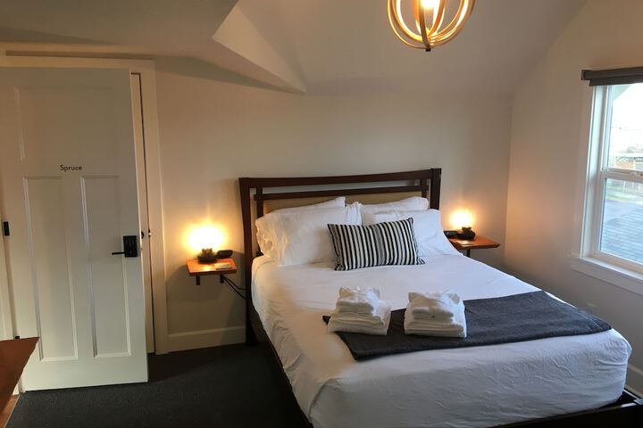 Room 44 of 58