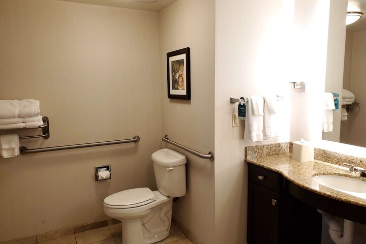 Room 13 of 38