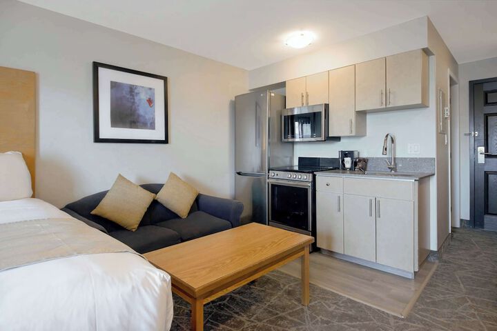 Room 43 of 60