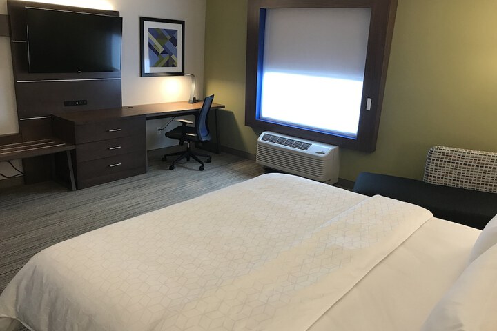 Holiday Inn Express & Suites Hannibal - Medical Center by IHG