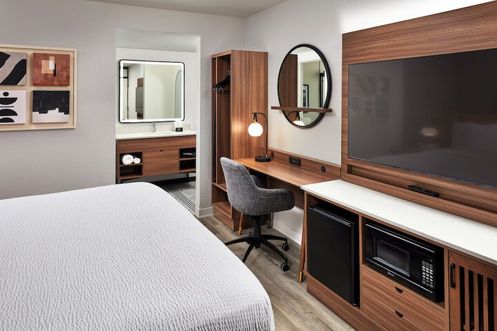 La Quinta Inn & Suites by Wyndham Thousand Oaks-Newbury Park