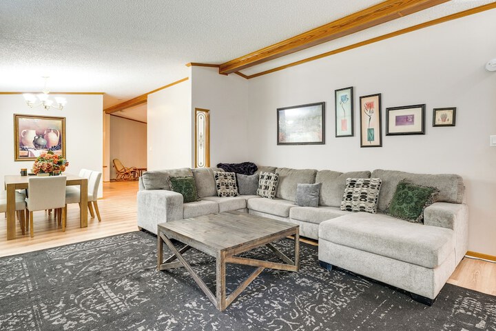 Pet-friendly Emerald Lake Retreat in Charlestown!