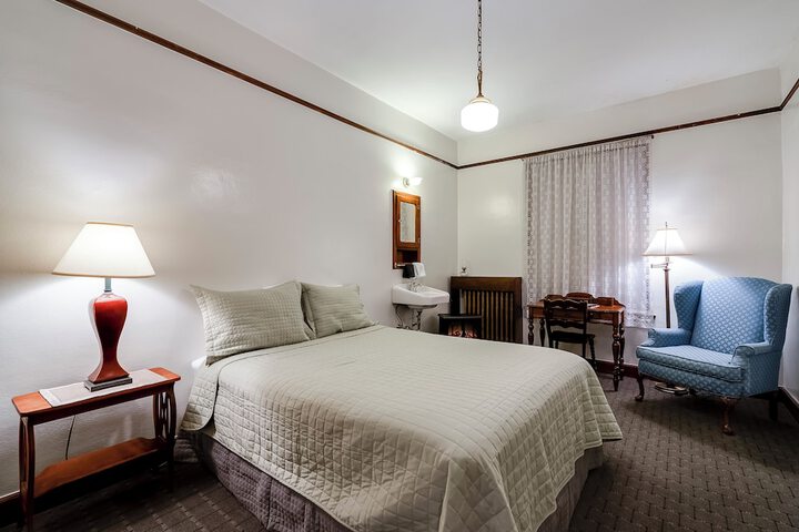 Room 17 of 42
