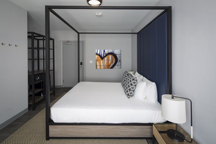 Room 18 of 73