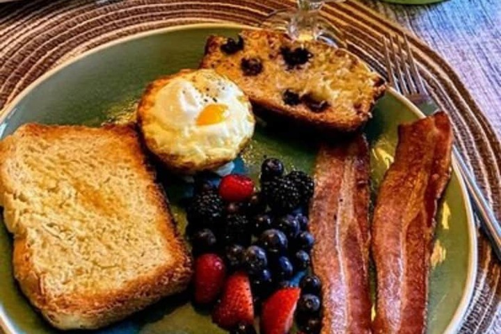 Breakfast/Coffee Service 23 of 32