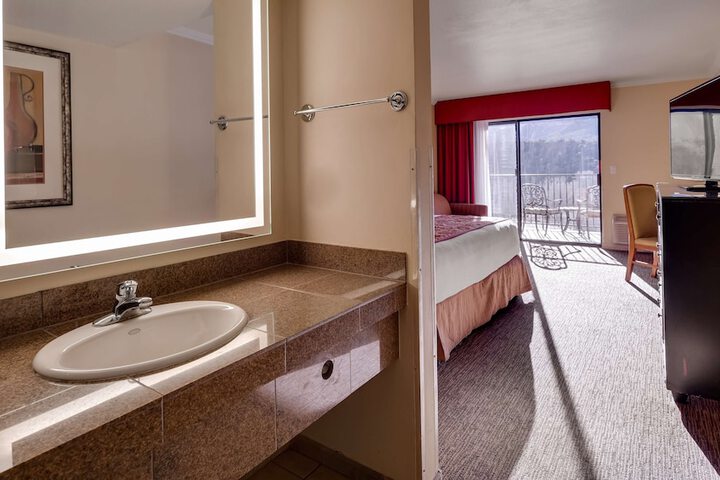 Room 65 of 104