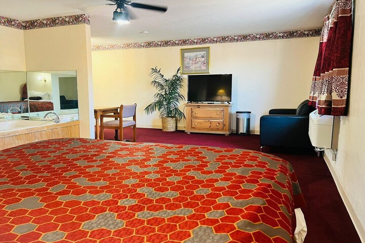 Villa Inn Motel Near Hwy 12 WI Capital O