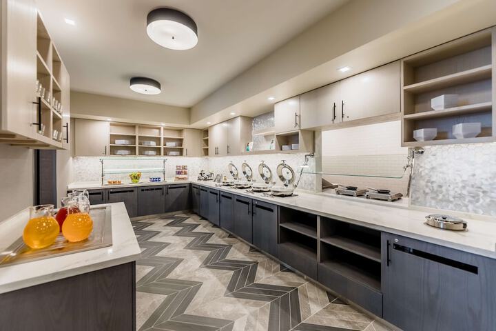Hyatt House Winnipeg-South / Outlet Collection
