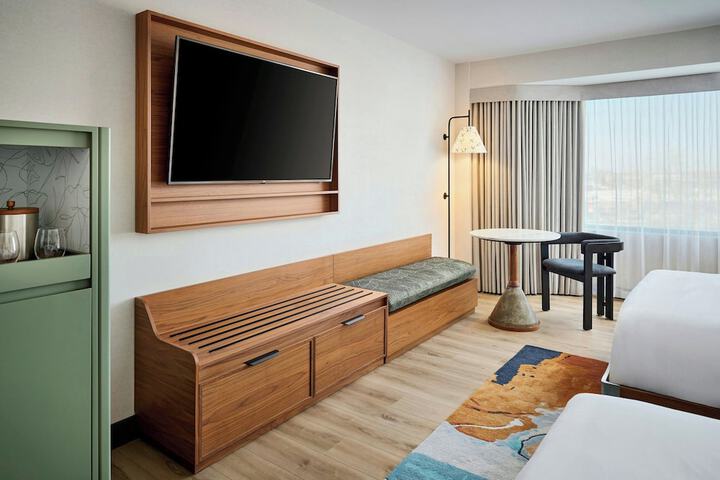 Ômage Hotel Montreal Laval, a Tribute Portfolio Hotel